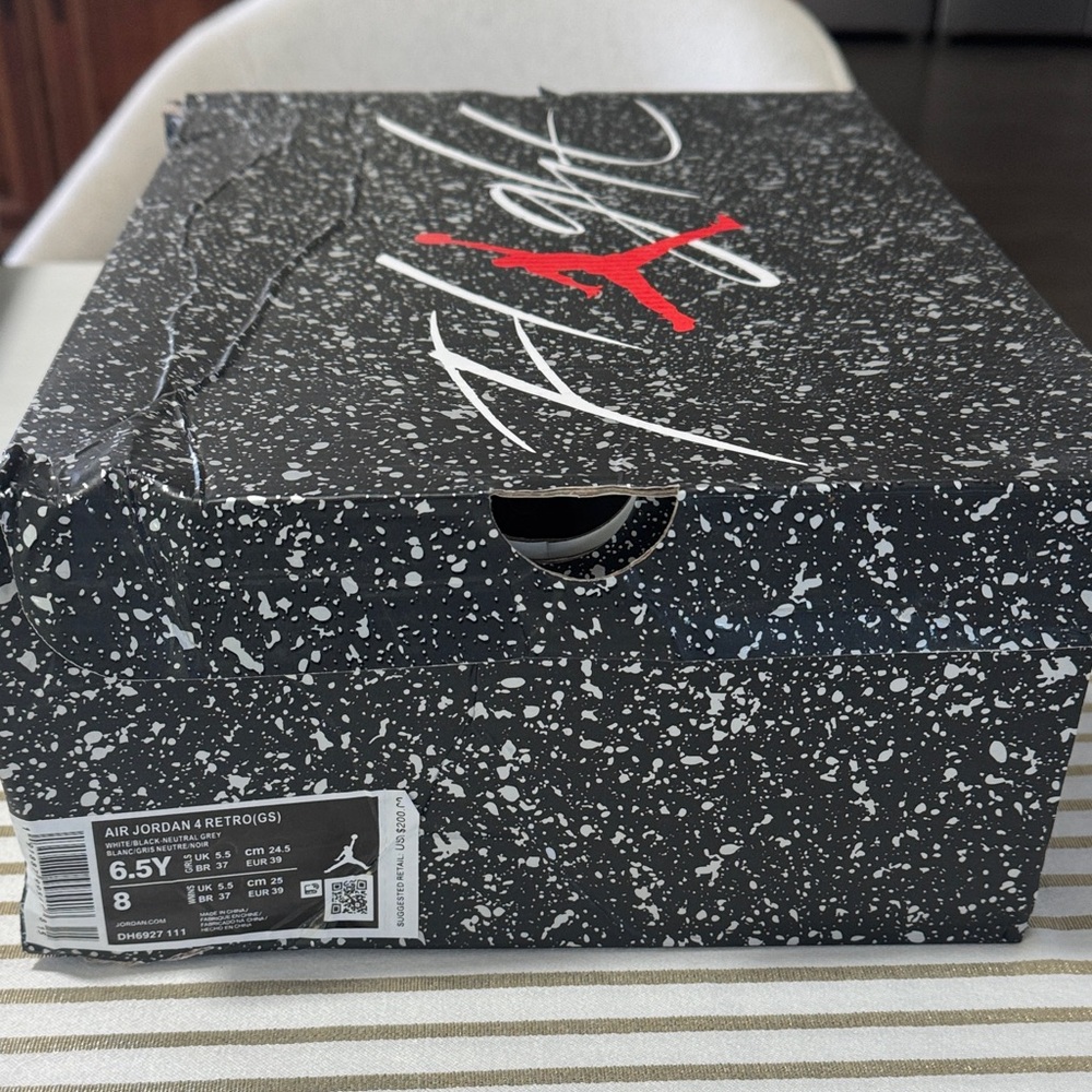 Air Jordan 4 Retro White/Black -neutral) Sneakers. NIB /NWT. Hard to find. - Picture 4 of 5